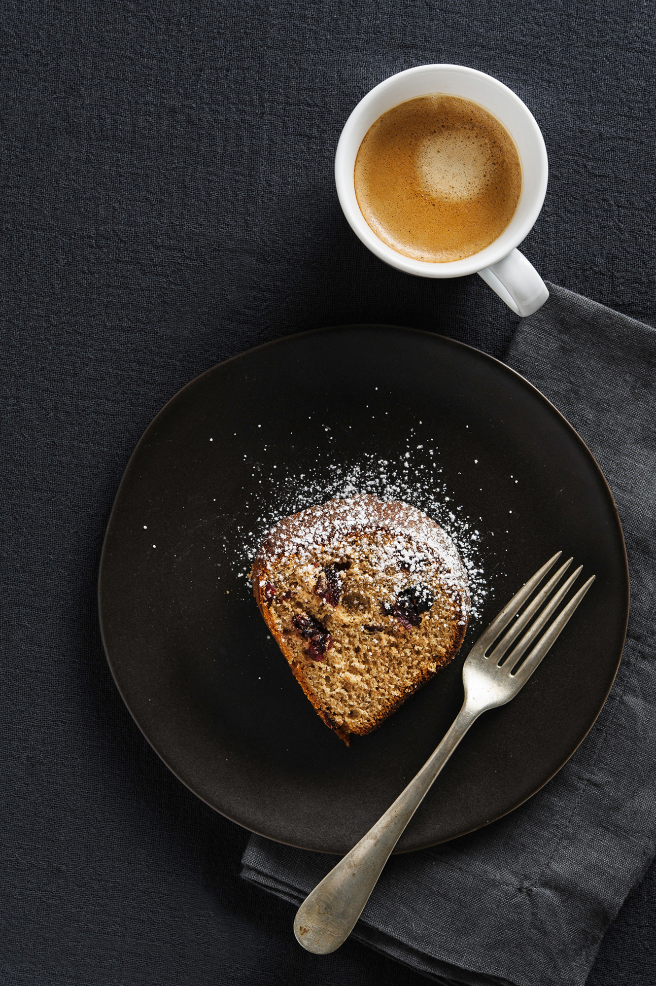 spice-cake-and-latte
