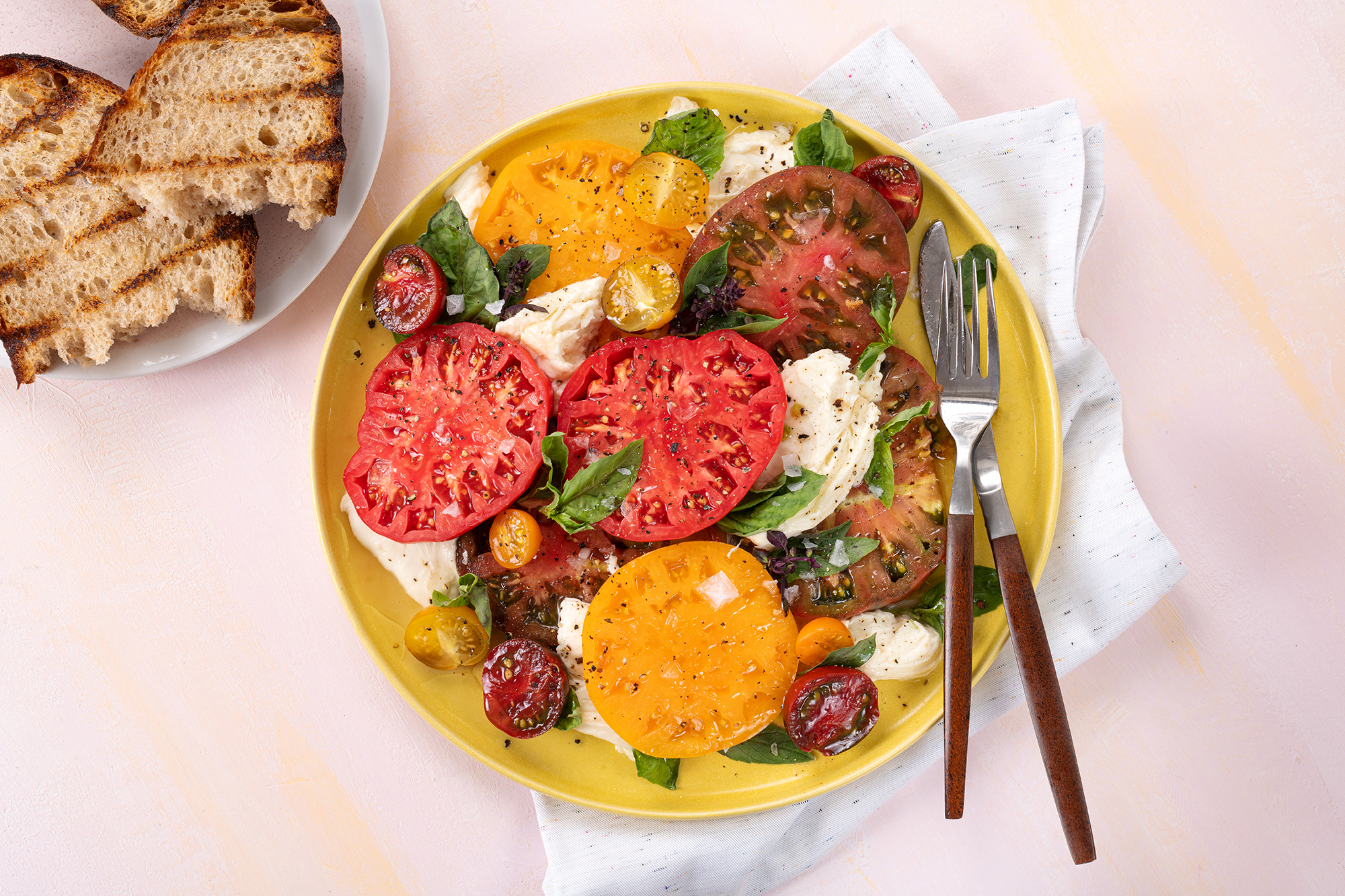 caprese-salad-with-grilled-bread