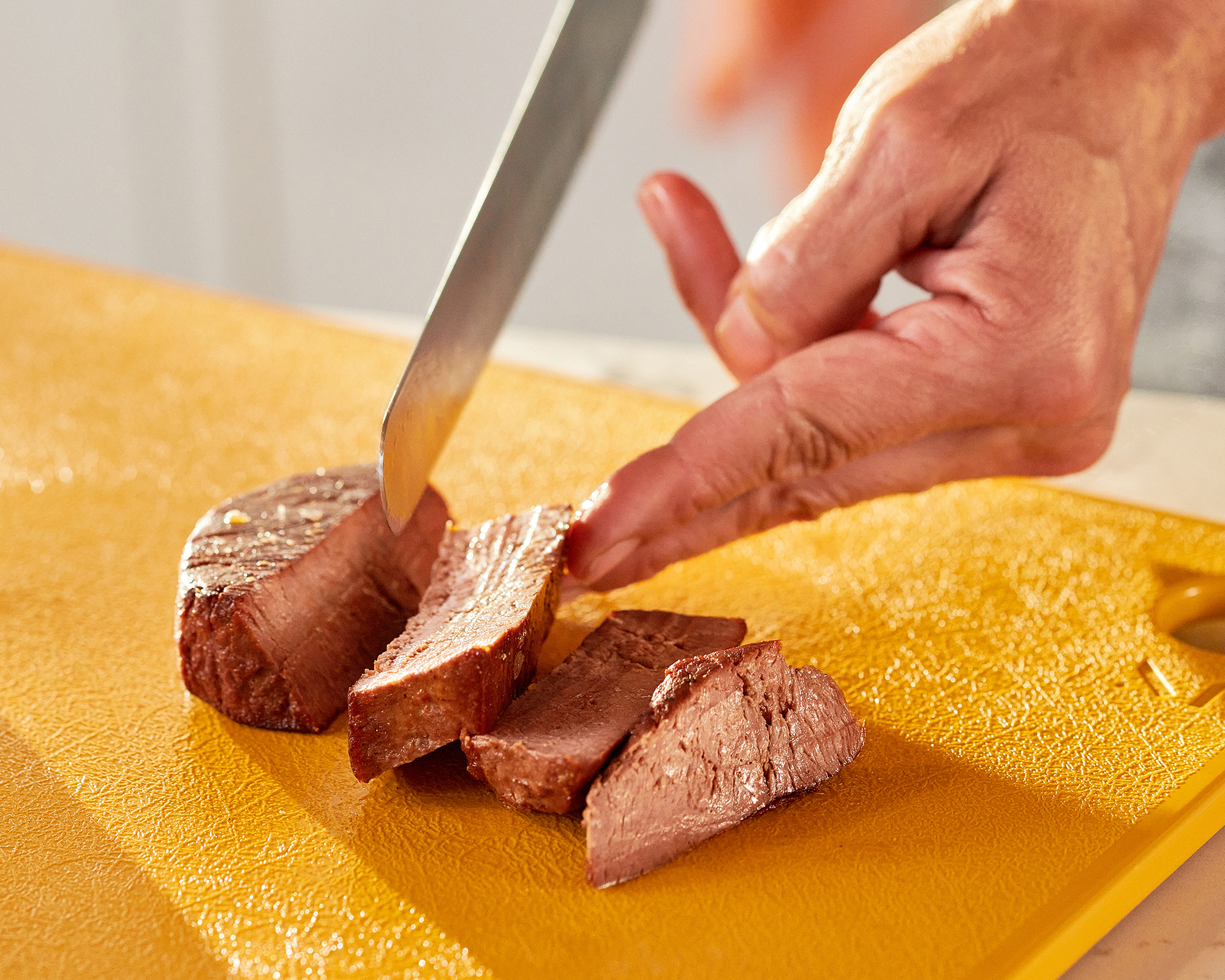 meati-slicing-plant-based-steak 