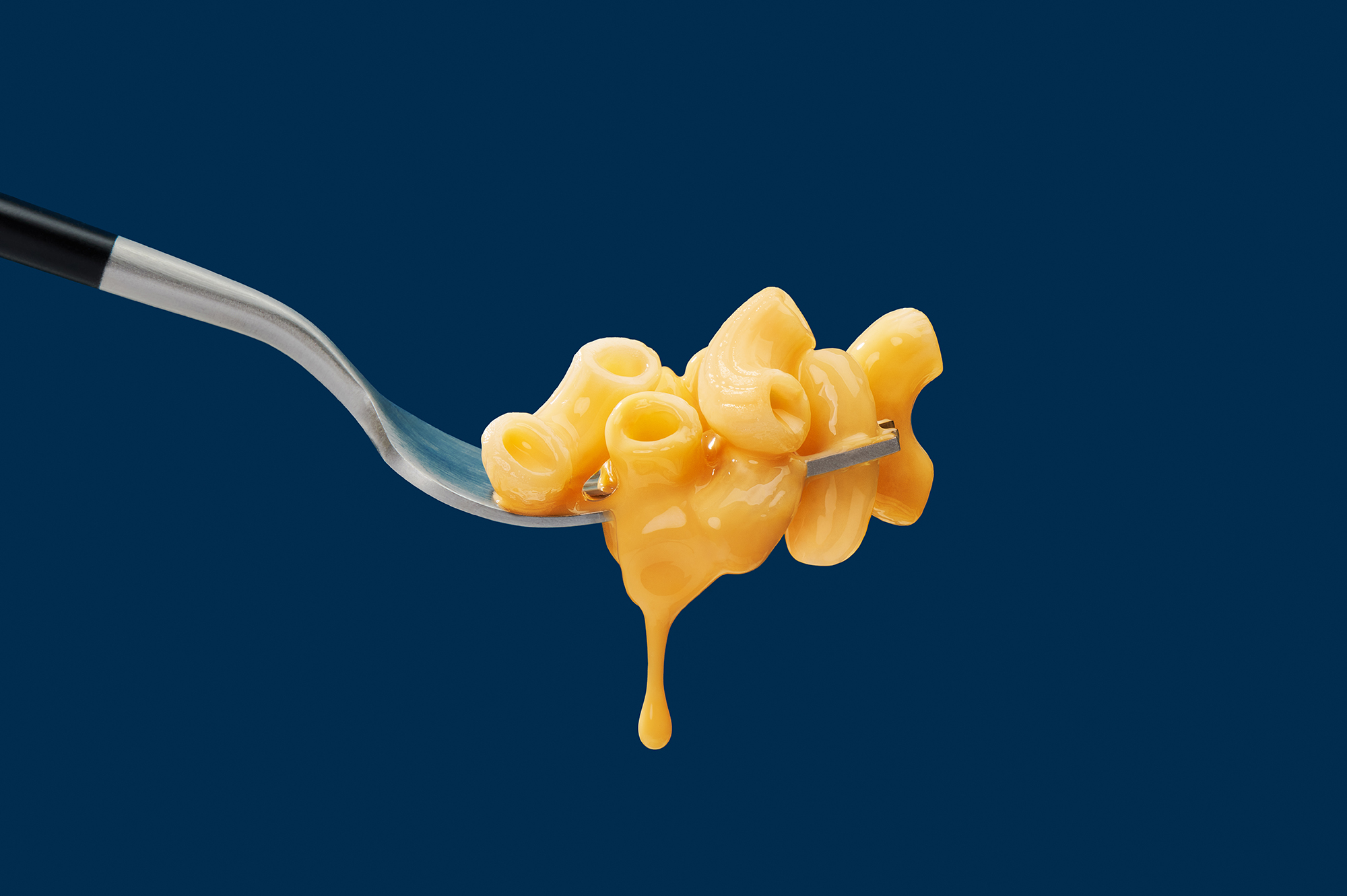 macaroni-and-cheese-on-fork