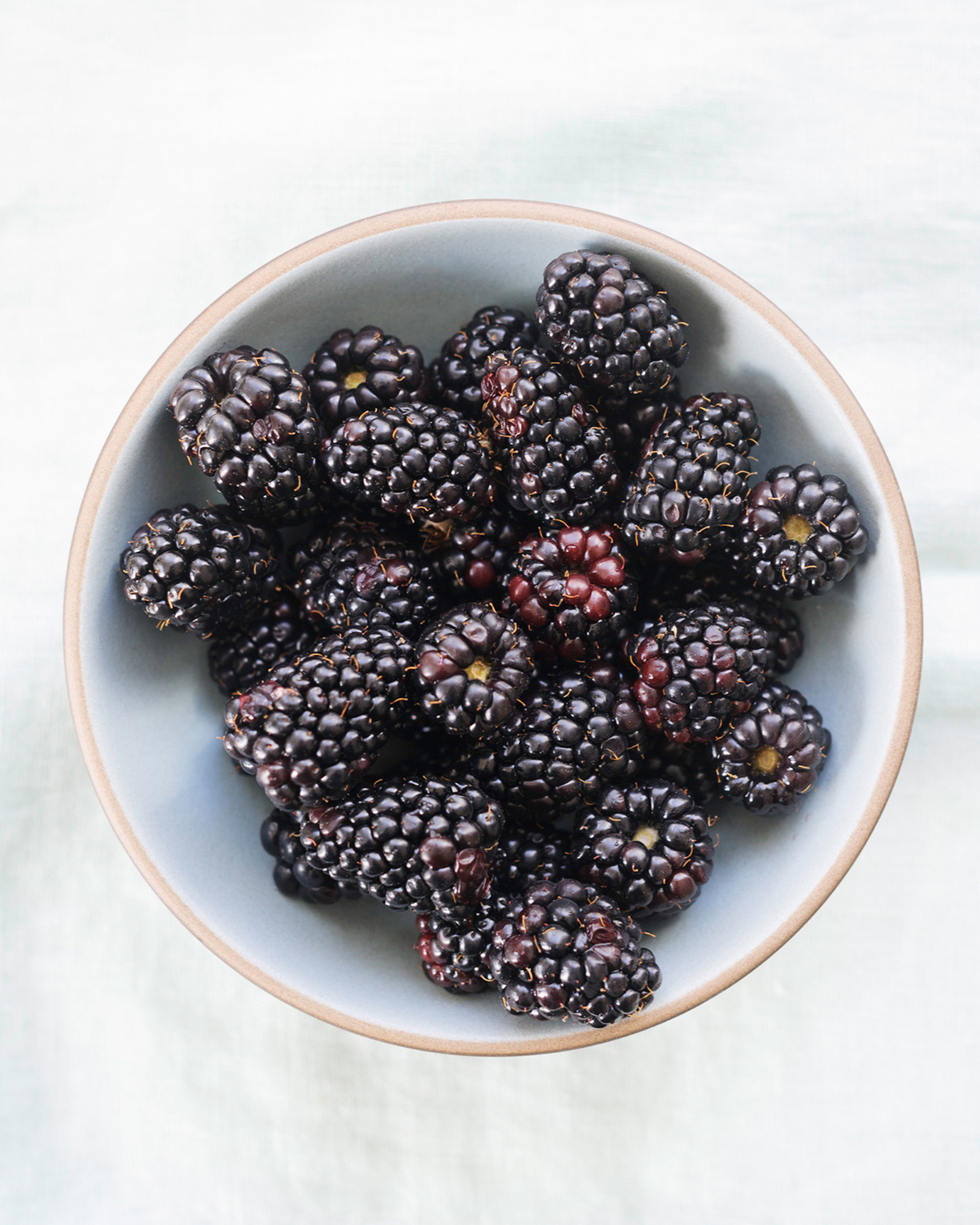 blackberries-in-ceramic-bowl